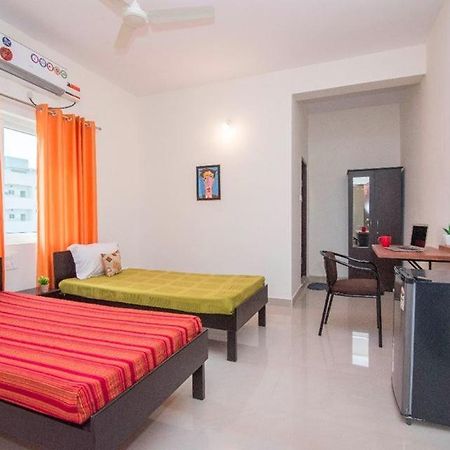 Hotel Buzz Quarter Hyderabad Exterior foto