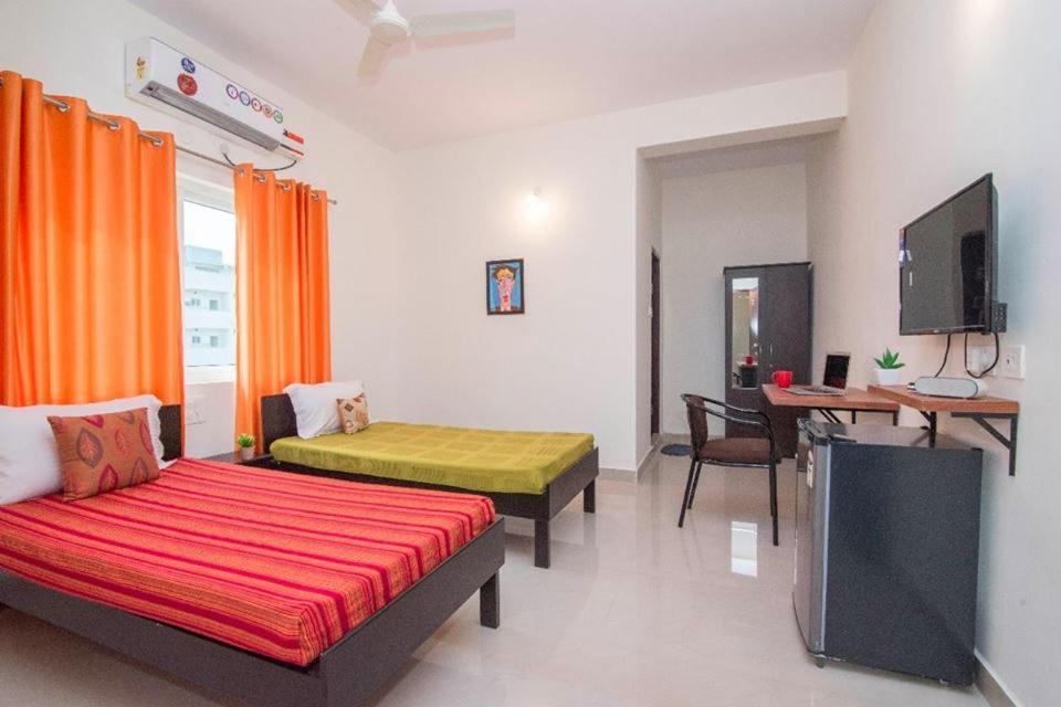 Hotel Buzz Quarter Hyderabad Exterior foto